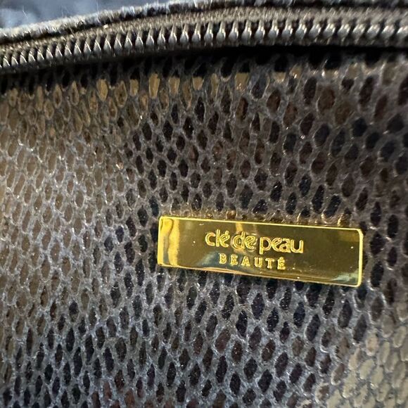 clé de peau | navy and gold hanging makeup bag removable bag included - Picture 9 of 9